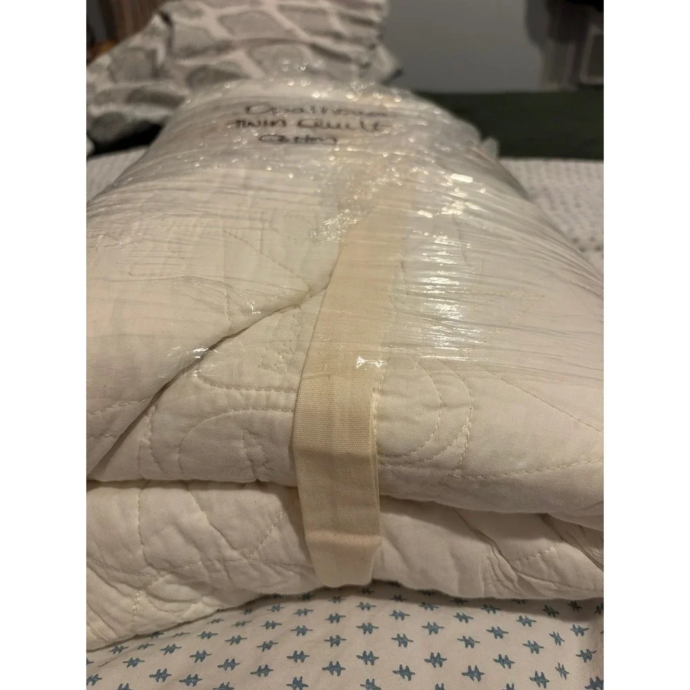 Opalhouse designed with Jungalow Early Rising Sun Quilt Cream Twin - new